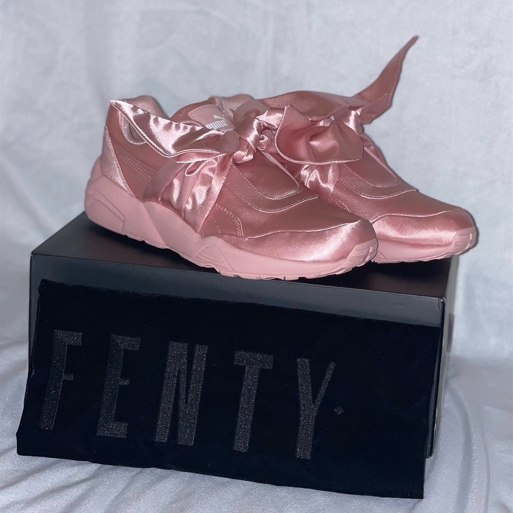 *WORN TWICE* SIZE 9 - PUMA FENTY BOW PINK 2017 *PRE-OWNED*